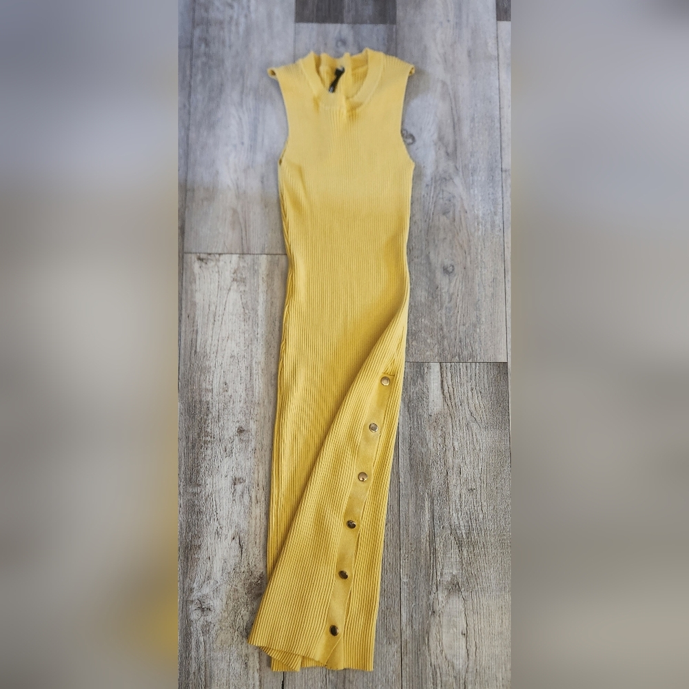 Codigo Sleeveless Yellow Ribbed Dress